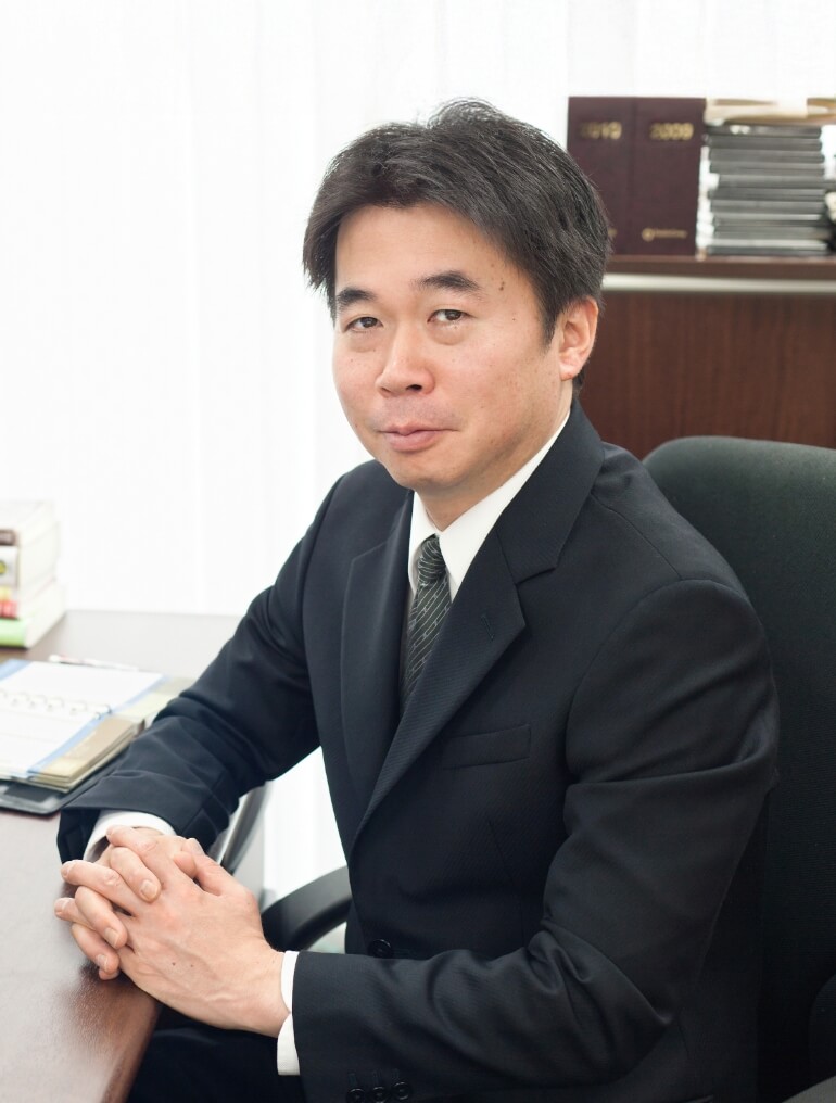 代表弁護士　山本哲也